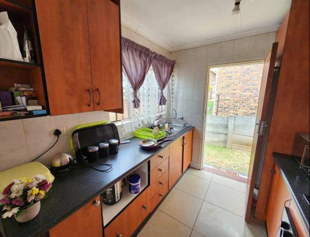 2 BEDROOM TOWNHOUSE FOR SALE IN MONDEOR